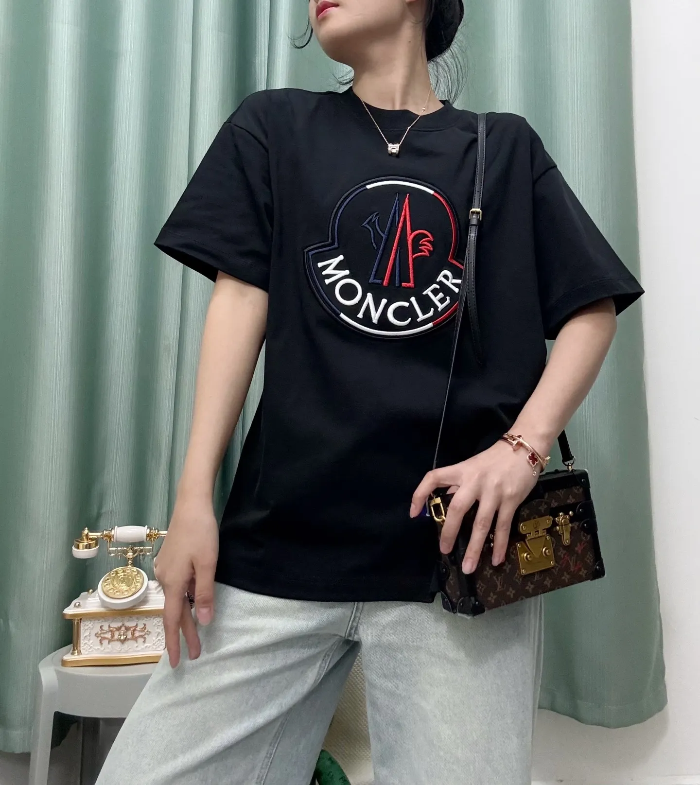 Black ， Same Style